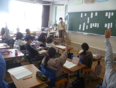 3月12日　3年生　国語「文と文の組み立て」1