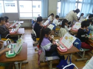 3月19日　2年生　音楽「こくまの二月」3