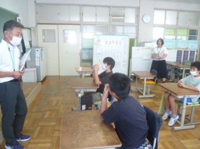 10月28日　ひまわり学級　道徳「わたしの家族」1