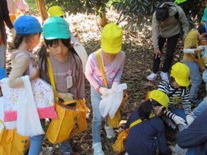 10月24日　1年生　生活科「秋となかよし3」2