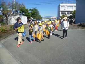 10月16日　1年生　生活科「秋となかよし」3