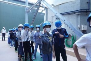 10月31日　5年生　社会「社会科見学 ～未来をつくり出す工業生産2～」2