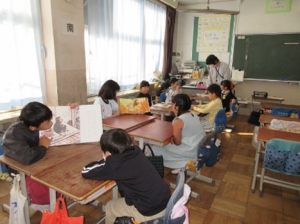 11月2日　たてわり活動「ペア読書」3