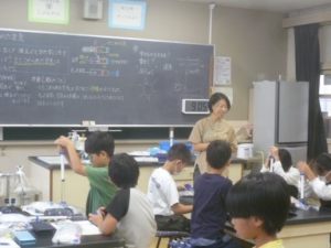 11月7日　4年生　理科「とじこめた空気と水」1