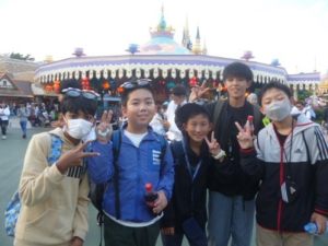 11月8日　6年生「修学旅行1日目　東京ディズニーランド2」2