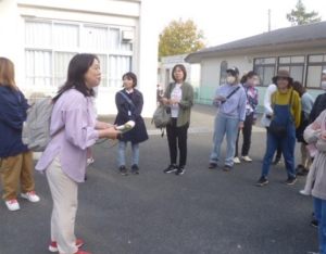 11月9日　2年生　生活科「笑顔のひみつ探検隊」1