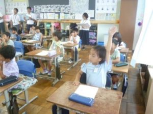 11月16日　2年生　生活「めざせ生きものはかせ」2