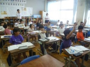 11月16日　2年生　算数「水のかさ」3