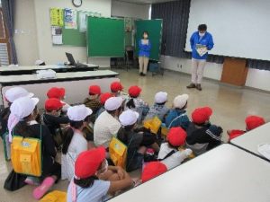 12月4日　2年生　生活科「えがおのひみつたんけんたい ～Cコース　アベイル・まちセン・田子浦文庫～」2