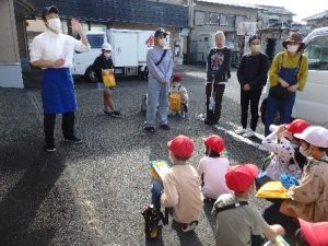 12月4日　2年生　生活科「えがおのひみつたんけんたい ～Dコース　しらすの八幡・筆塚神社～」2