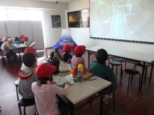 12月4日　2年生　生活科「えがおのひみつたんけんたい ～Dコース　しらすの八幡・筆塚神社～」3