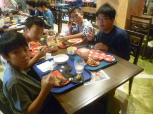 12月4日　6年生「修学旅行2日目　～朝食1～」1