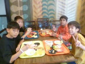 12月4日　6年生「修学旅行2日目　～朝食1～」3