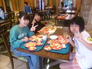 12月5日　6年生「修学旅行2日目　～朝食2～」3