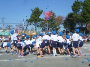 12月6日「スポーツ大会　1年生　玉入れ」3