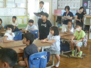 12月6日　2年生　生活「作って　ためして ～わくわくおもちゃランド～」2