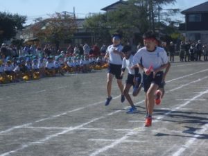 12月7日「スポーツ大会　6年生　三種『リレー』」3