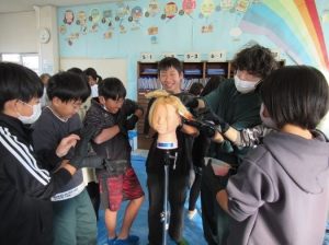 12月12日　6年生　キャリア教育「体験型職業講話2」1