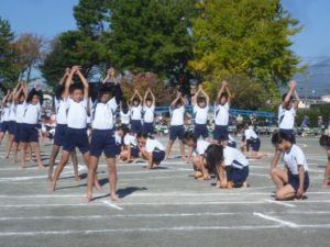 12月22日「スポーツ大会　5,6年生　組体操の要素を取り入れた表現運動1」2