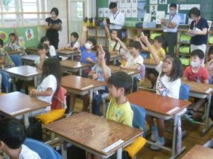 12月27日　1年生　道徳「だれも見ていない」2