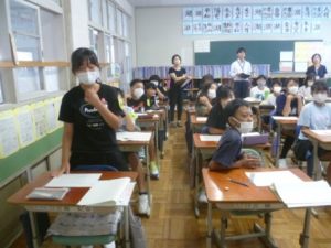 12月28日　6年生　道徳「のりづけされた詩」3