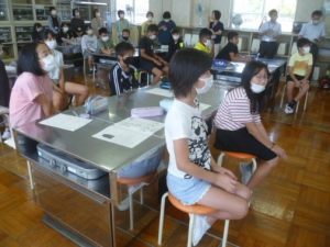 12月1日　6年生　家庭科「生活を豊かにソーイング」1
