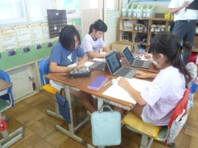 10月11日　4年生　国語「新聞を作ろう」3