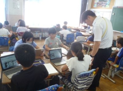 10月11日　4年生　国語「新聞を作ろう」4