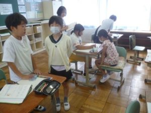 10月11日　4年生　算数「がい数」（少人数学習）3