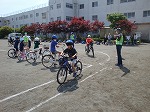 5月8日　4年生自転車教室2