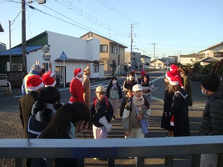 12月18日　地域の方による挨拶運動1