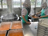 （写真）2024年10月30日 オレンジキャロットゼリーを調理する様子2