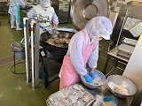 （写真）2023年11月28日の給食室の様子1