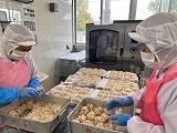 （写真）2023年12月1日の給食室の様子2