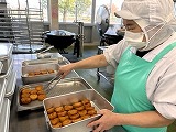 （写真）2023年12月12日の給食室の様子2