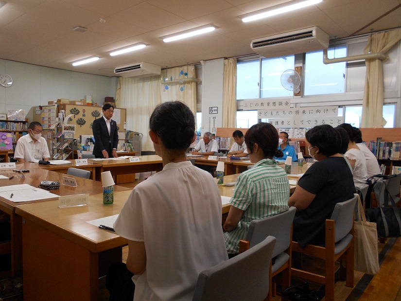 （写真）富士川一中　懇談の様子1