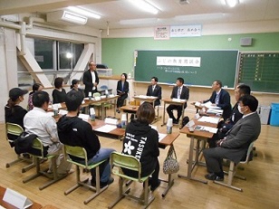 （写真）鷹中　懇談の様子2