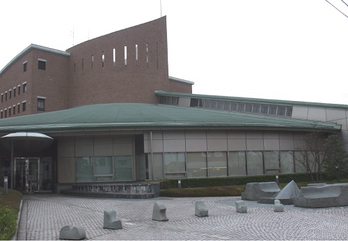 （写真）中央図書館外観