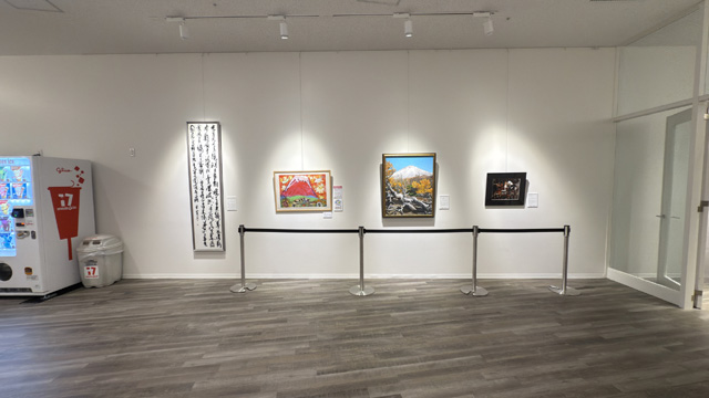 富士市展大賞作品の展示風景1