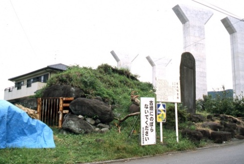 千人塚古墳の墳丘の写真