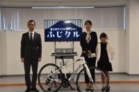 （写真）愛称採用者と施設代表
