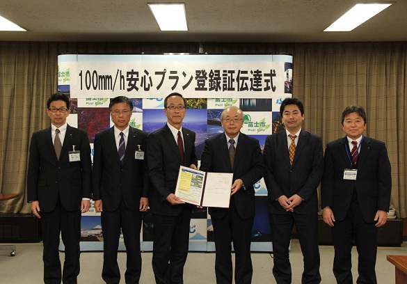 （写真）登録証伝達式集合写真