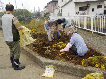 新しい花を植えるための事前準備作業3