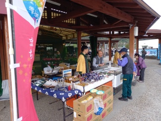 （写真）道の駅富士川楽座で雫石町の物産展1