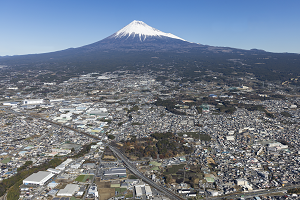（写真）広見公園と富士山を空から撮影