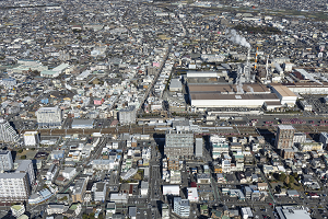（写真）JR富士駅・富士商店街・富士市交流プラザ（南側）を空から