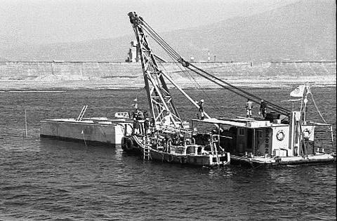 田子の浦港のヘドロ処理作業