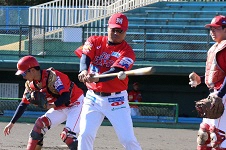 （写真）岩村監督によるノック