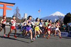 （写真）一斉にスタート