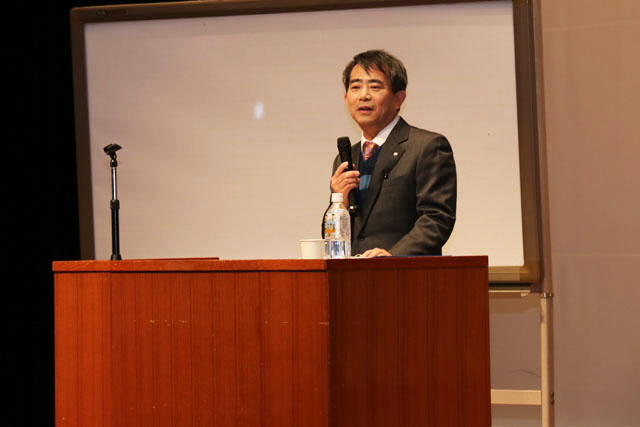 講演者の様子